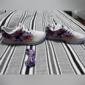 Nobull brand new bouquet canvas trainer sz 7